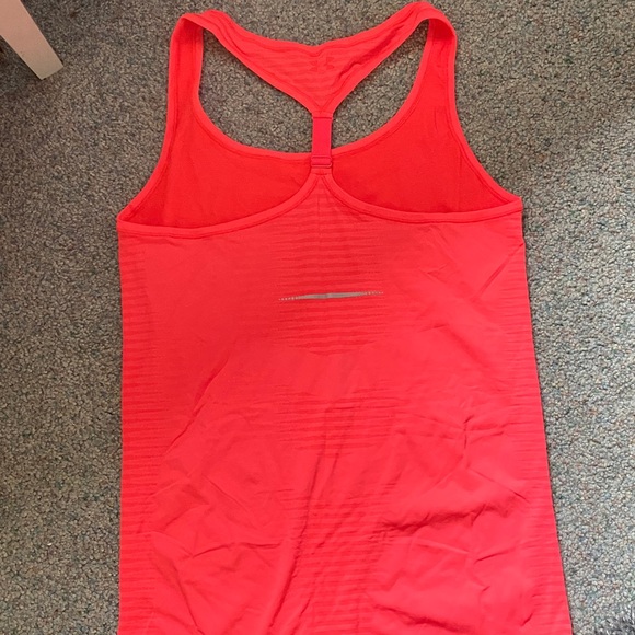 UNDER ARMOUR workout tank top - Picture 3 of 3